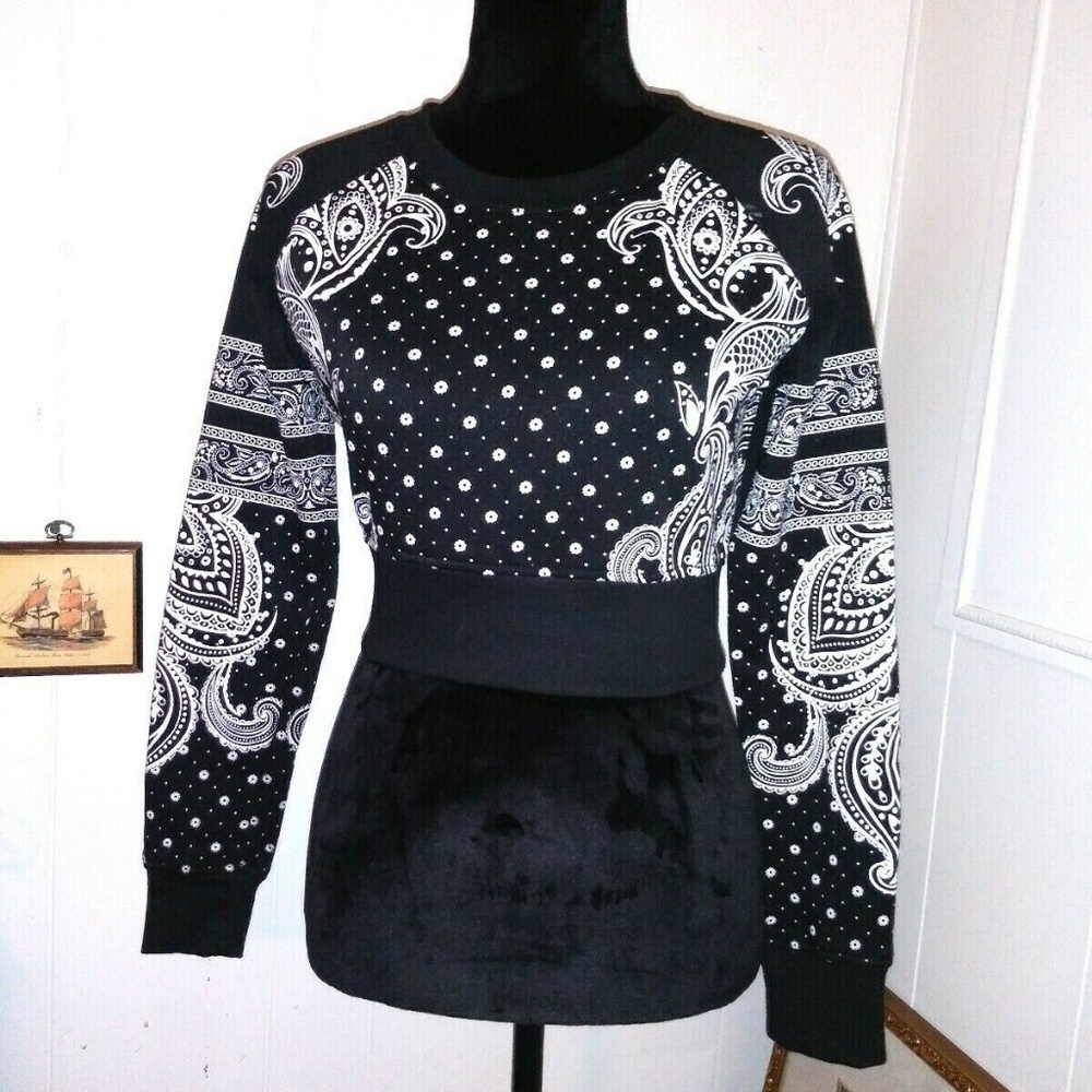 Red Fox Cropped Sweater top Paisley Black white
